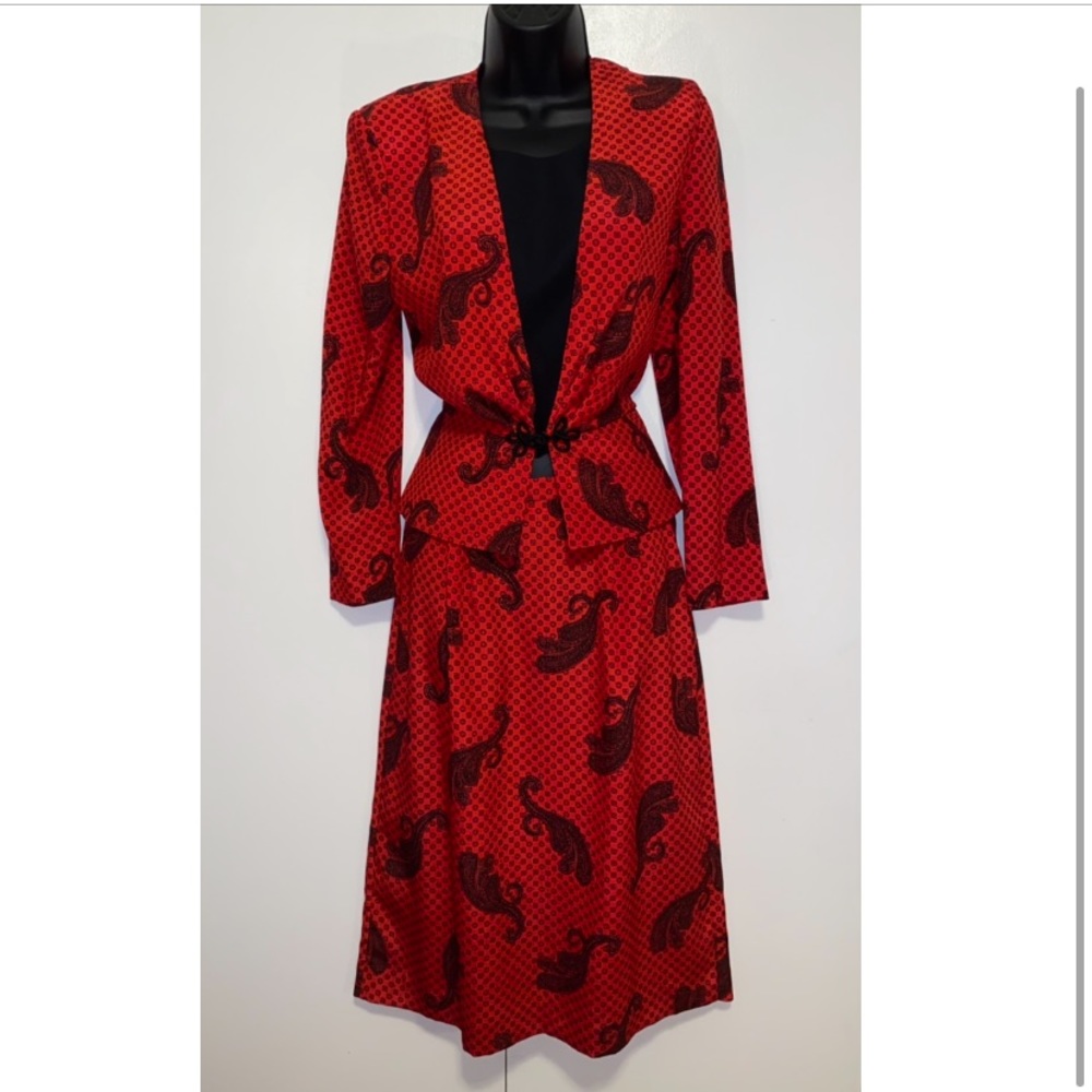 VINTAGE RETRO Leslie Fay Jacket & Skirt Set Red / Black Pattern Size 10